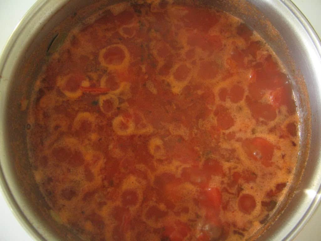 This basic tomato sauce is as easy as it gets. You can use this tomato sauce for pizza, pasta, or just use it for dip. It is a basic, yummy, tomato sauce! #basic #tomato #sauce #easy #quick