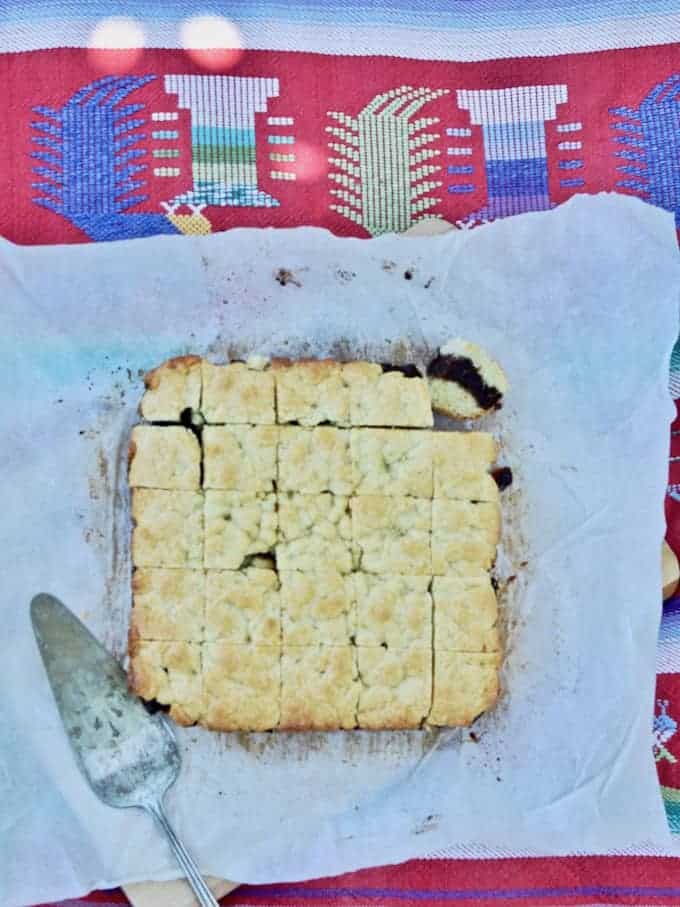 Sweet dried Mission figs and dried cranberries pureed with orange zest and layered between a buttery, chewy shortbread cookie crust. Best Fig Bars ever! #figs #homemadefignewtons #cookiebars #barsrecipe #holajalapeo