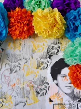 Step-by-step instructions for making paper flowers for Day of the Dead. How to make paper flowers easy, how to make tissue paper flowers, Mexican paper flowers. #tissuepaperflowers #paperflowers #Mexicanpaperflowers #dayofthedead