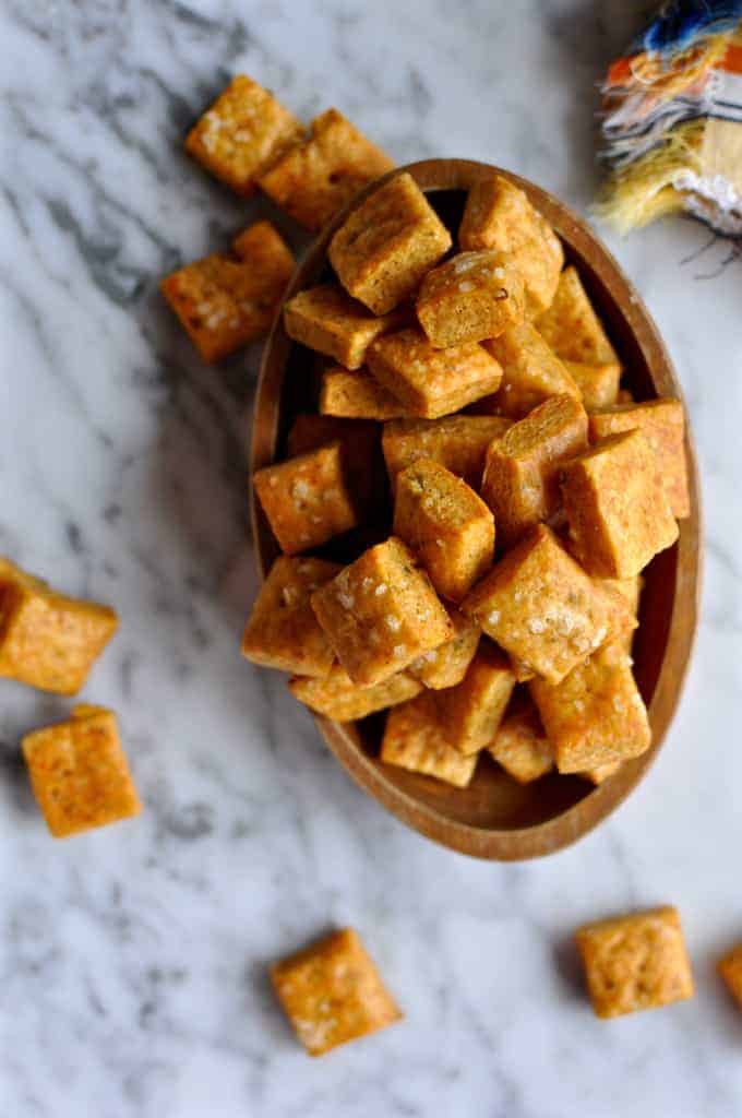 These jalapeño cheese crackers are crisp little bite-sized crackers with spicy jalapeño and aged Cheddar cheese. Perfect for snacking with an icy margarita.