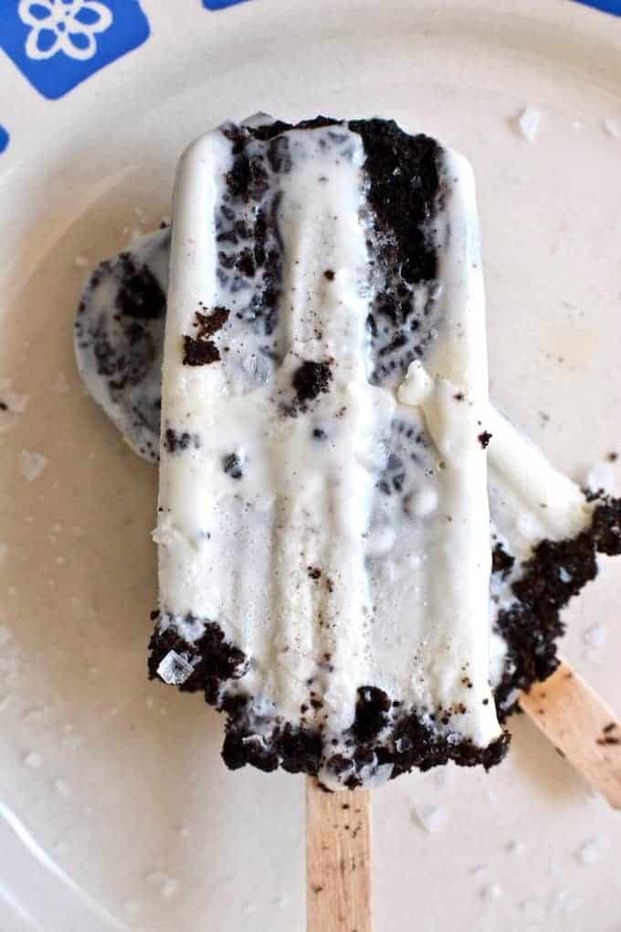 These salted cookies and cream paletas are a dreamy frozen dessert rich with cream cheese, whole Oreo cookies, and a touch of Maldon sea salt. Mexican galleta paletas made especially for #PaletaWeek! #paletasmexicanas #paletasrecipe #oreopaleta