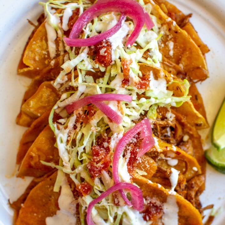 tacos al vapor on a white plate