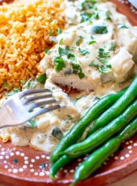 Pollo con crema on a plate with Mexican rice and green beans