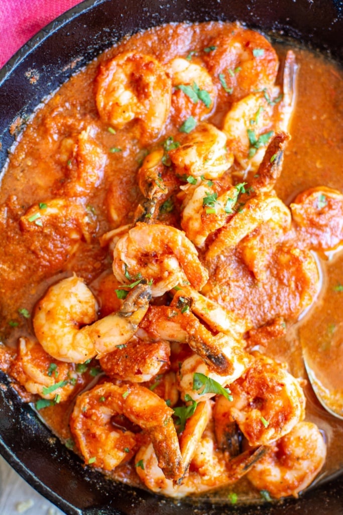 shrimp in a black cast iron pan